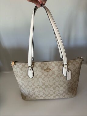 Coach Neutral Signature Tote in Chalk and Beige